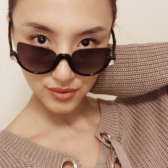 BLACK CAT EYE SUNGLASSES - Picture 2 of 4